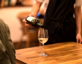 ゆっくりとワインを飲みたい方にはボトルワインをご注文いただいています