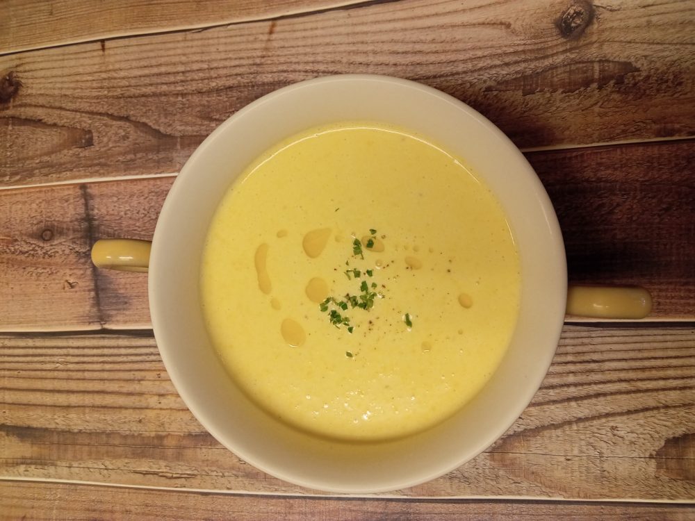 ＜少しでも長く皆さまに美味しいスープを召し上がって頂くために秋に収穫したとうきびを新鮮なうちに加工・保存し、今の時期でも提供しています。＞